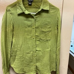Women’s green button up shirt